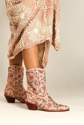 EMBROIDERED BOOTS BEATA