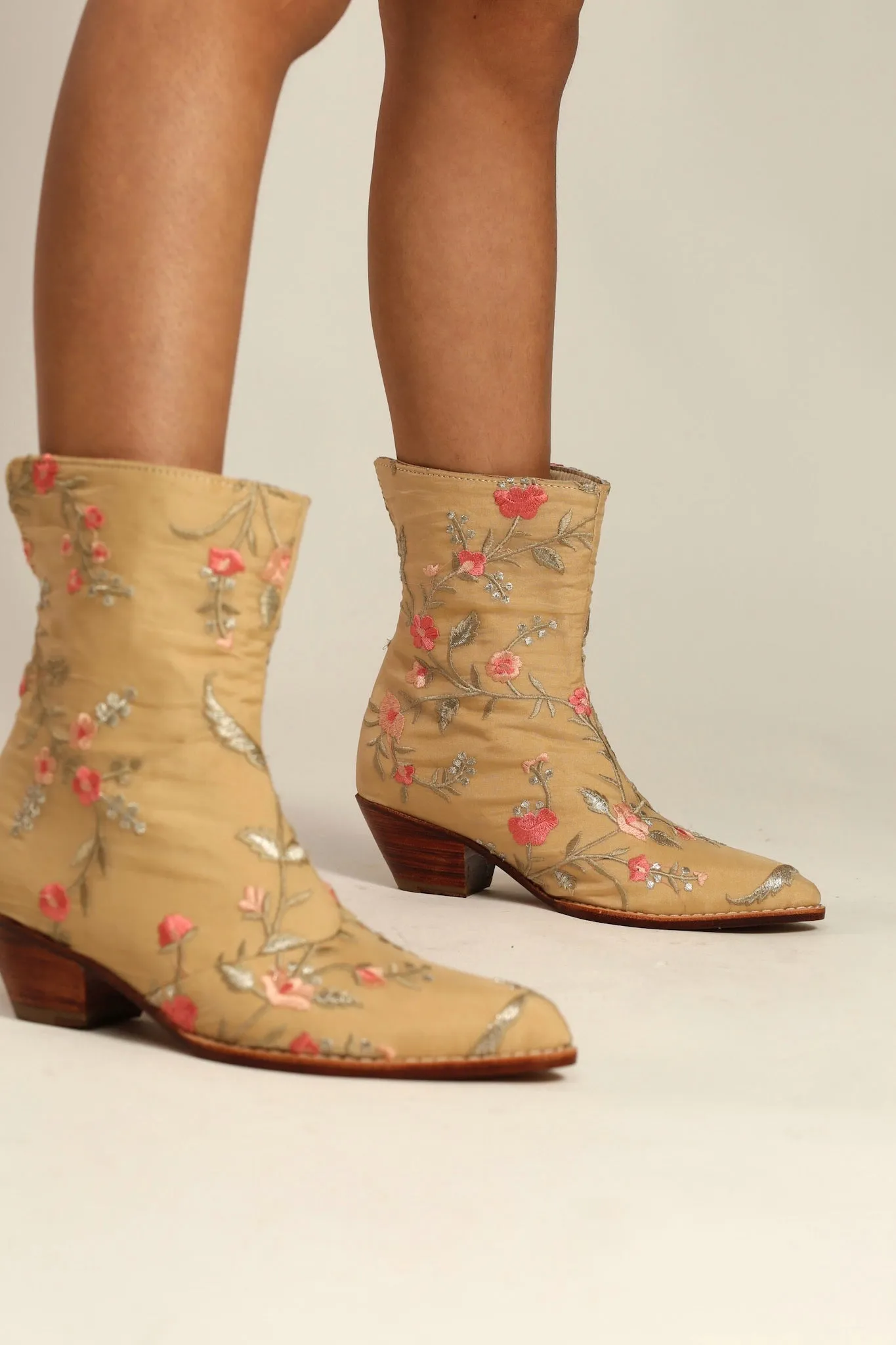 EMBROIDERED BOOTS NAMRATA