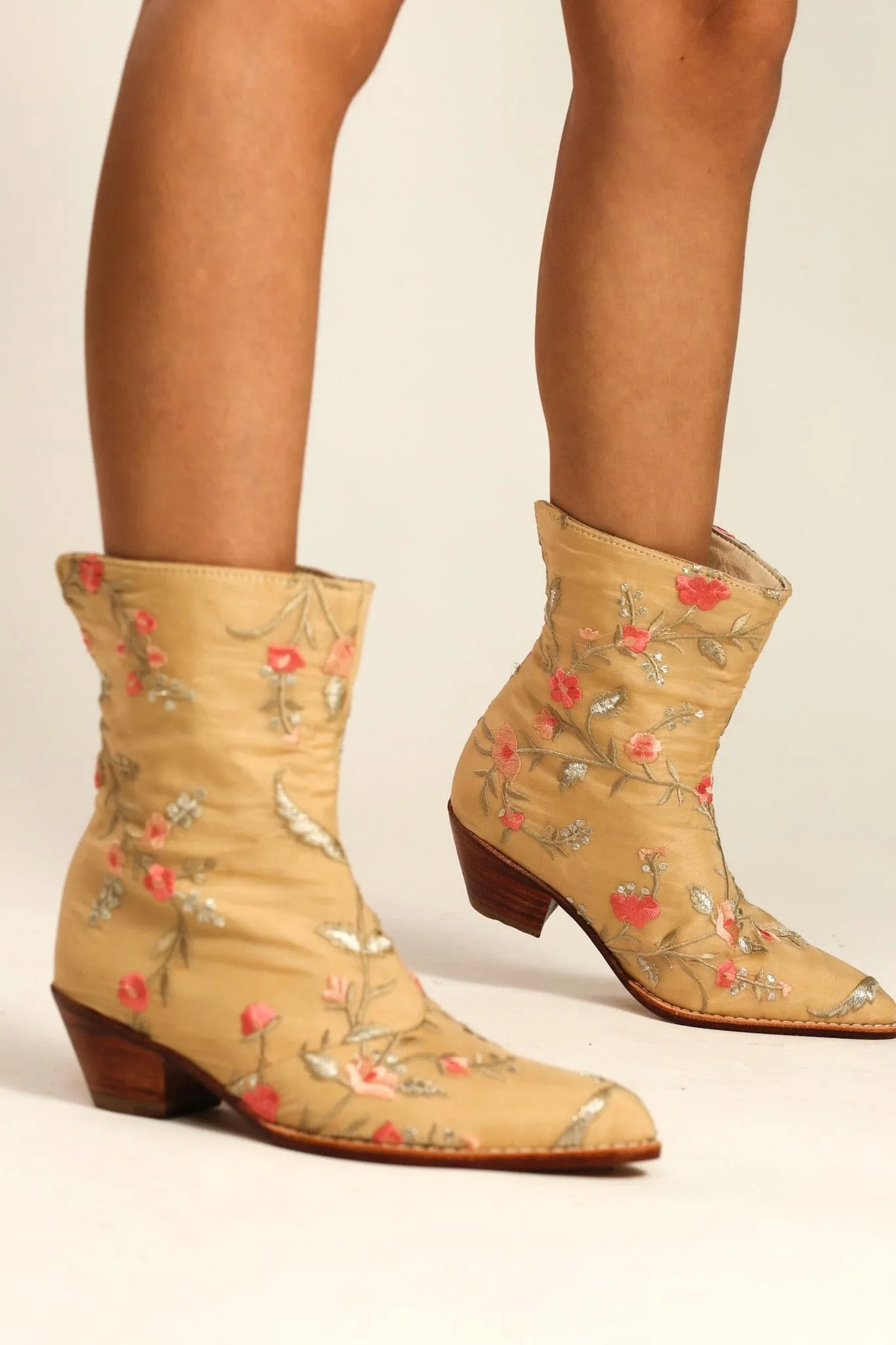 EMBROIDERED BOOTS NAMRATA